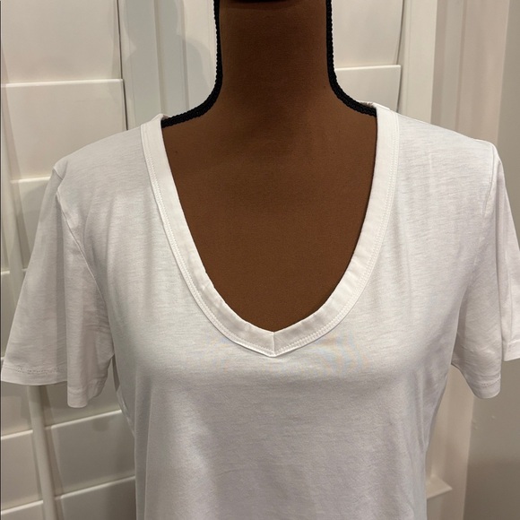 Banana Republic v-neck tee - Picture 2 of 4